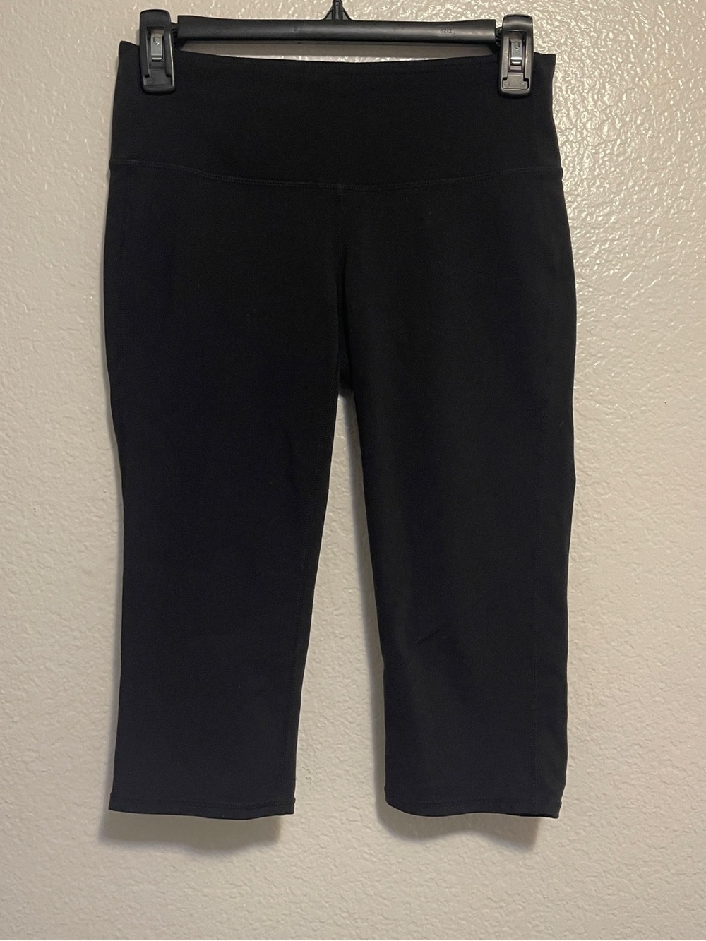 Athleta Black High Rise Capri Leggings Size Small Yoga Athletic Workout